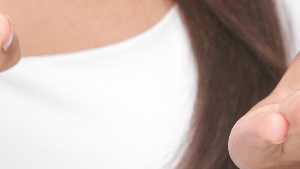 Garnier-Hair-Care- Fructis-Style-Brilliantine-Shine Glossing-Spray-883937612719-How-To-Video-9x16-15sec-video